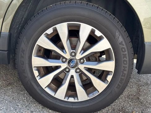 Used 2017 Subaru Outback 3.6R Touring AWD/4WD image 13