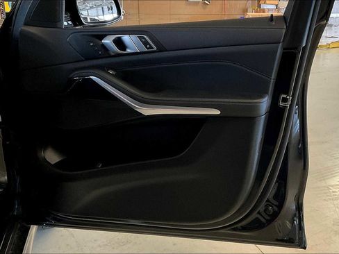 Used 2023 BMW X7 xDrive40i w/ M Sport Package image 17