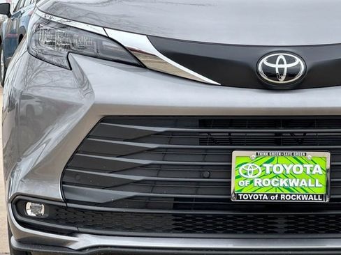 New 2026 Toyota Sienna XLE FWD image 8