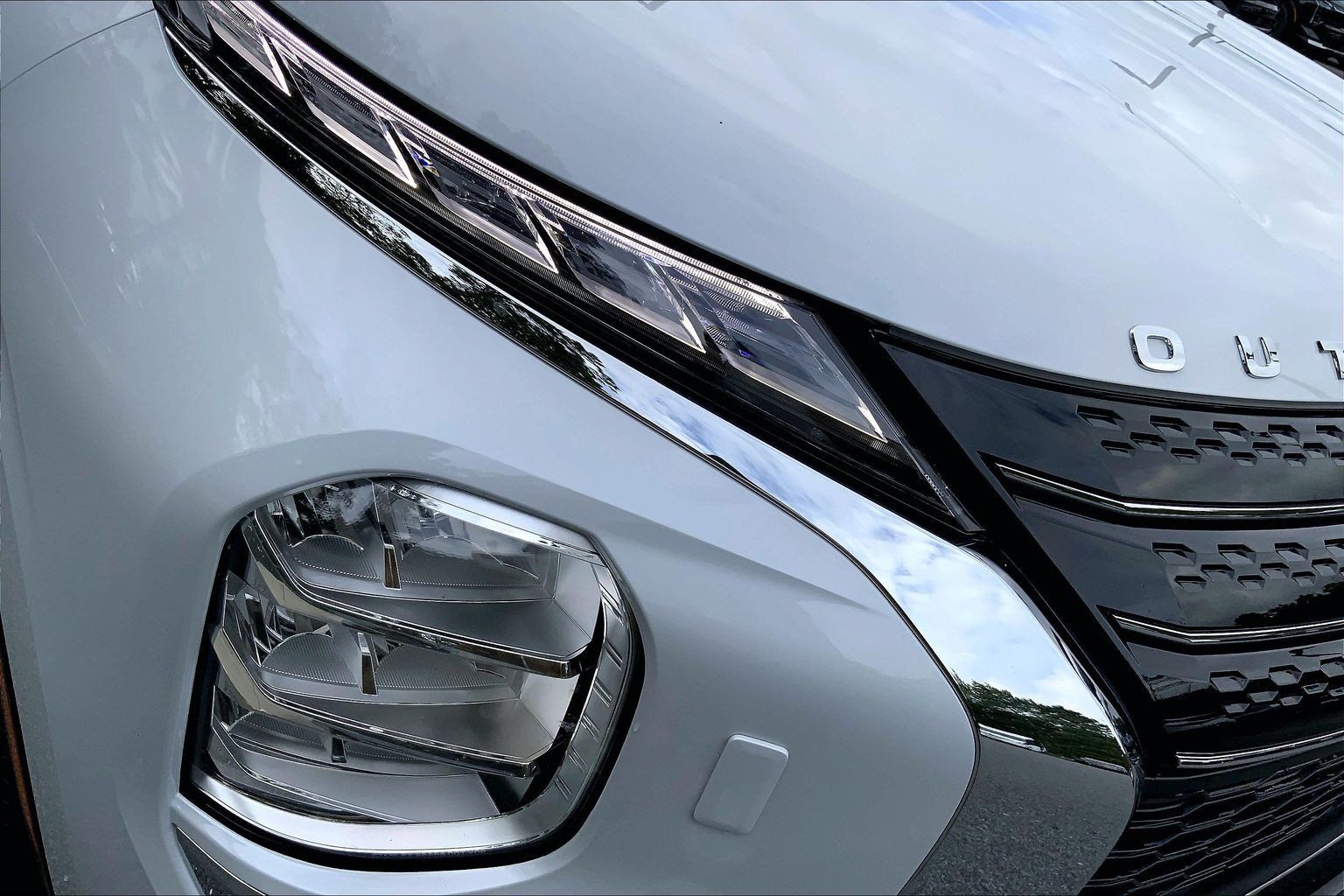 Used 2025 Mitsubishi Outlander 4WD Plug-In Hybrid image 30