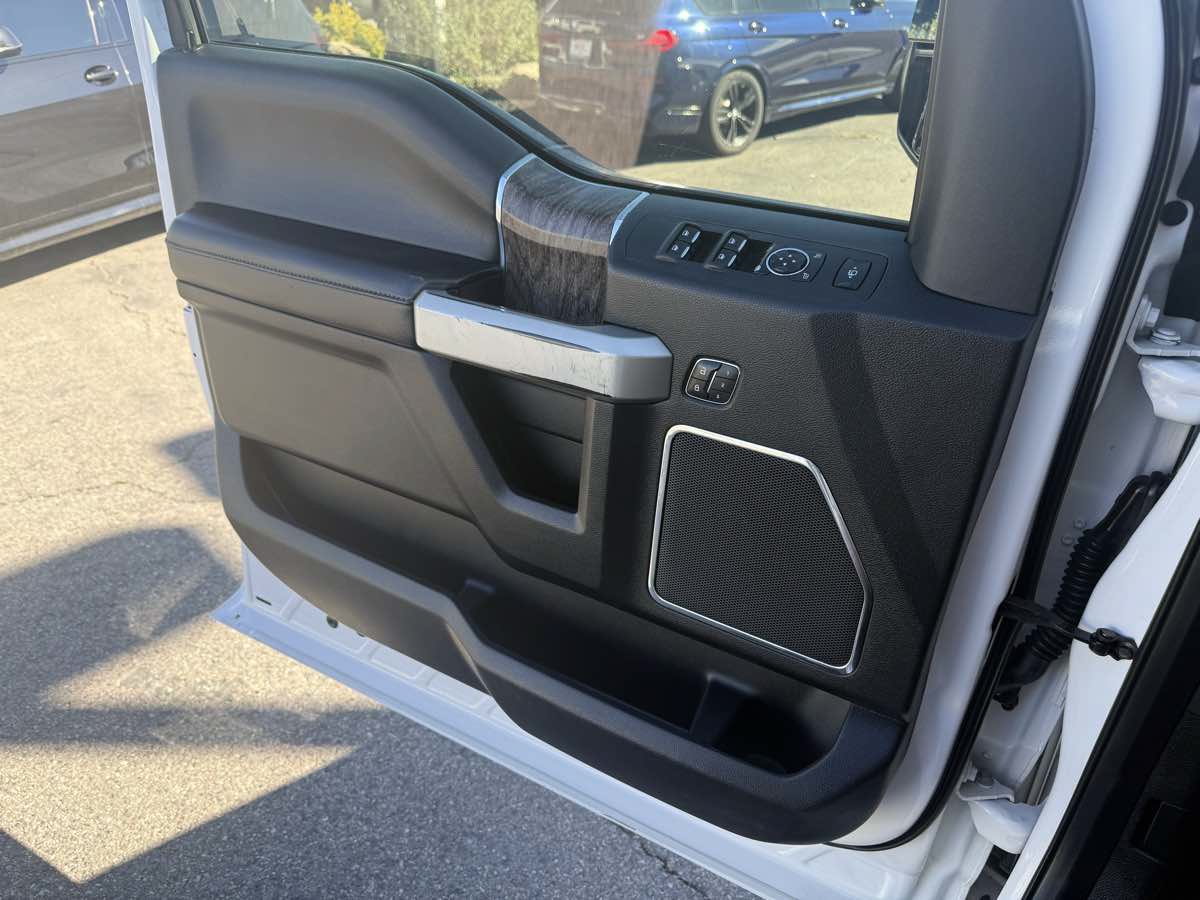 Used 2019 Ford F250 Lariat w/ Lariat Ultimate Package AWD/4WD image 11