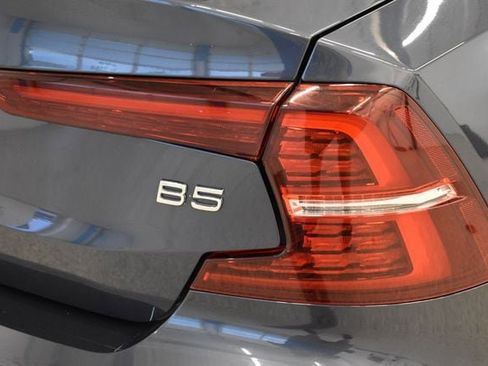 Used 2024 Volvo S60 B5 Core FWD image 12