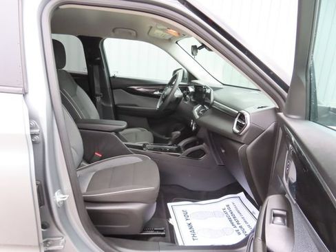 Used 2025 Chevrolet TrailBlazer LT AWD/4WD image 22