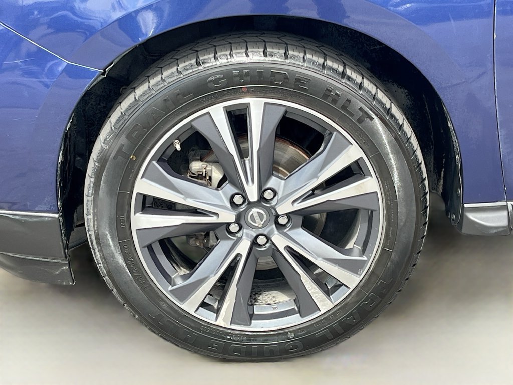 Used 2020 Nissan Pathfinder Platinum AWD/4WD image 33