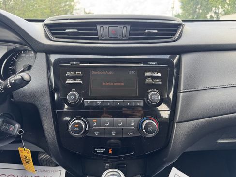 Used 2017 Nissan Rogue S image 16