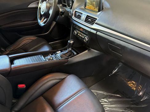 Used 2018 MAZDA MAZDA3 Touring FWD image 15