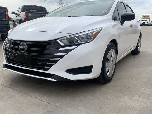 Used 2023 Nissan Versa S FWD image 3