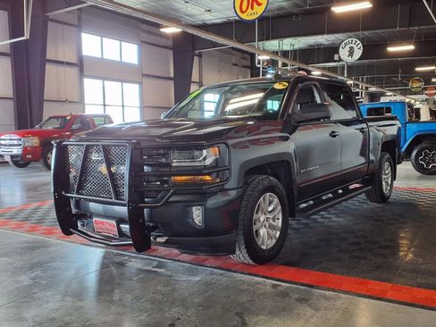 Used 2018 Chevrolet Silverado 1500 LT w/ All Star Edition image 3
