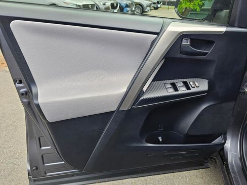 Used 2015 Toyota RAV4 LE AWD/4WD image 22