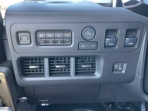Used 2024 Chevrolet Brightdrop 400 w/ Commercial Equipment Package AWD/4WD image 24