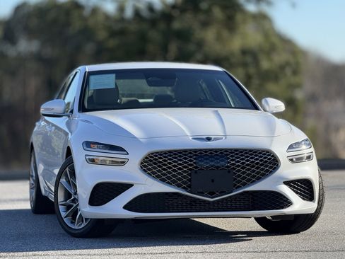 Used 2022 Genesis G70 2.0T image 3