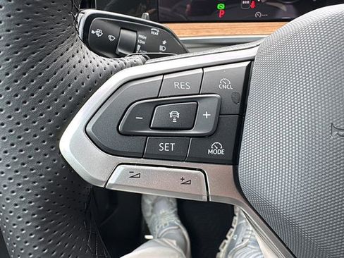 New 2026 Volkswagen Tiguan SEL R-Line AWD/4WD image 18