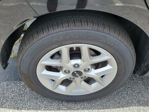 Certified 2025 Kia Soul LX w/ LX Technology Package FWD image 7