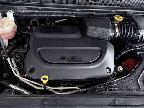 Used 2022 Chrysler Pacifica Touring-L image 16