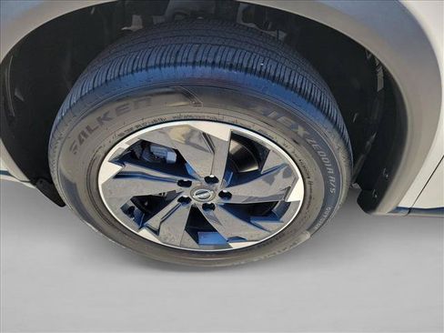Used 2025 Nissan Rogue SV FWD image 9