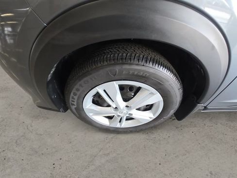 Used 2025 Nissan Kicks Play S FWD image 9