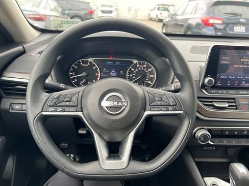 Used 2024 Nissan Altima 2.5 SV image 11