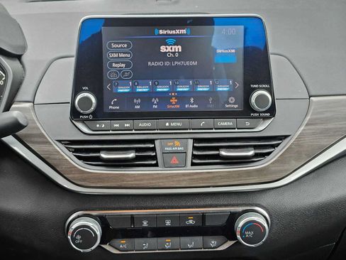 Used 2024 Nissan Altima 2.5 SV FWD image 26