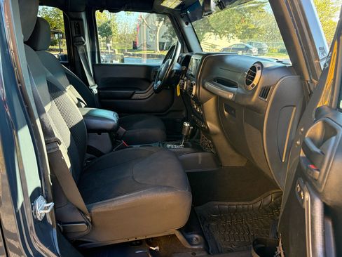 Used 2017 Jeep Wrangler Unlimited Sport image 16