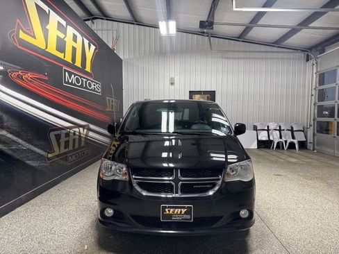 Used 2019 Dodge Grand Caravan SXT image 17