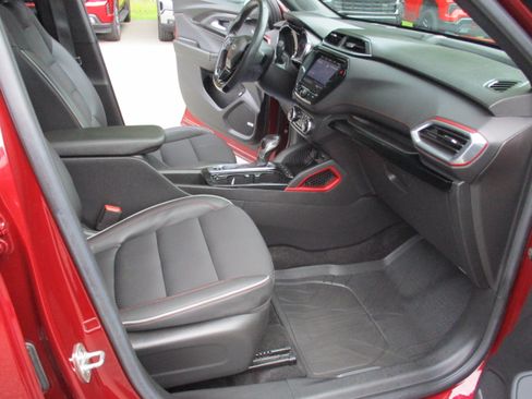 Certified 2023 Chevrolet TrailBlazer RS w/ Sun and Liftgate Package AWD/4WD image 16