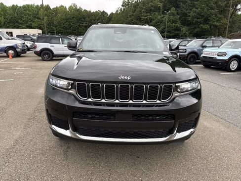 Used 2025 Jeep Grand Cherokee L Laredo AWD/4WD image 2