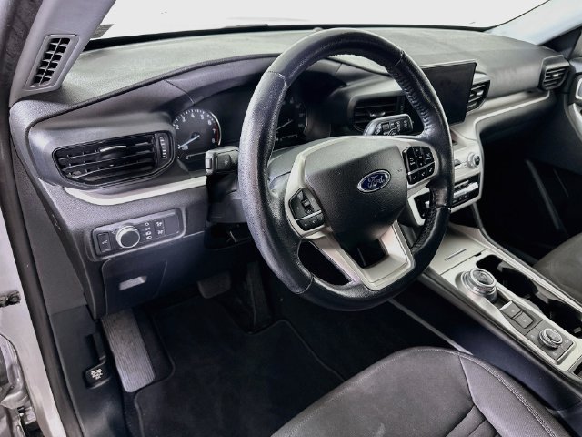 Used 2020 Ford Explorer XLT w/ Comfort Package AWD/4WD image 11