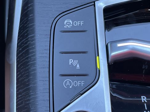 New 2026 BMW 330i Sedan w/ Convenience Package image 10