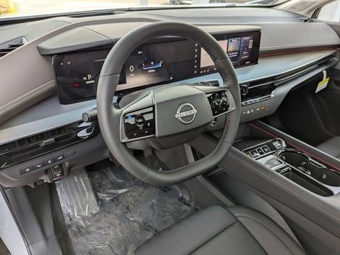 New 2025 Nissan Murano Platinum image 2