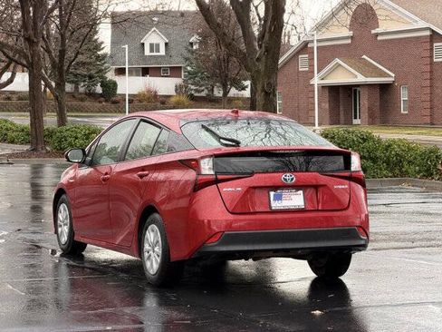 Used 2022 Toyota Prius LE image 6