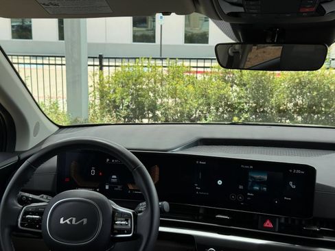 Used 2026 Kia Carnival FWD image 37