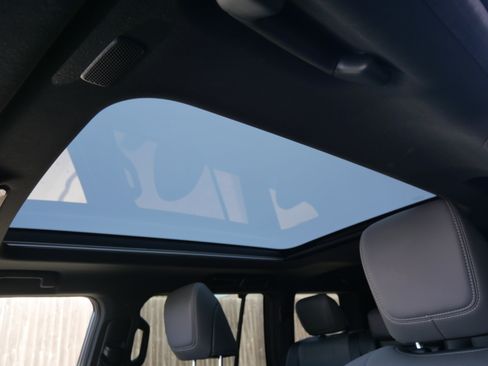 Used 2024 Lexus GX 550 image 11