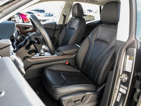 Used 2020 Audi Q8 Premium Plus image 31