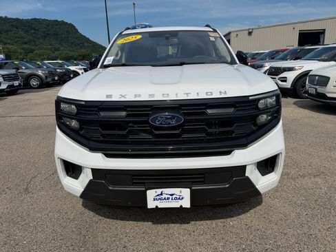 Used 2025 Ford Expedition Active AWD/4WD image 2