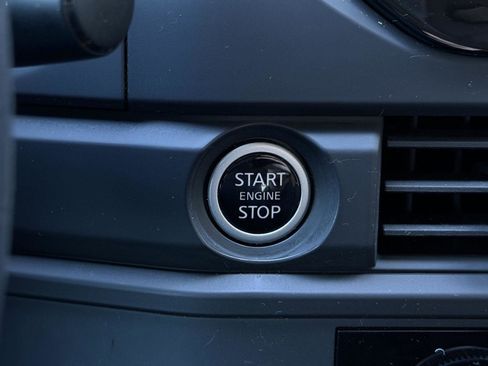 Used 2023 Nissan Pathfinder S image 21