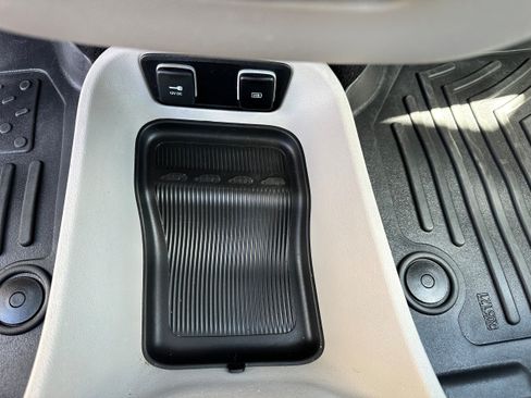 Used 2020 Chrysler Pacifica Touring-L Plus FWD image 26