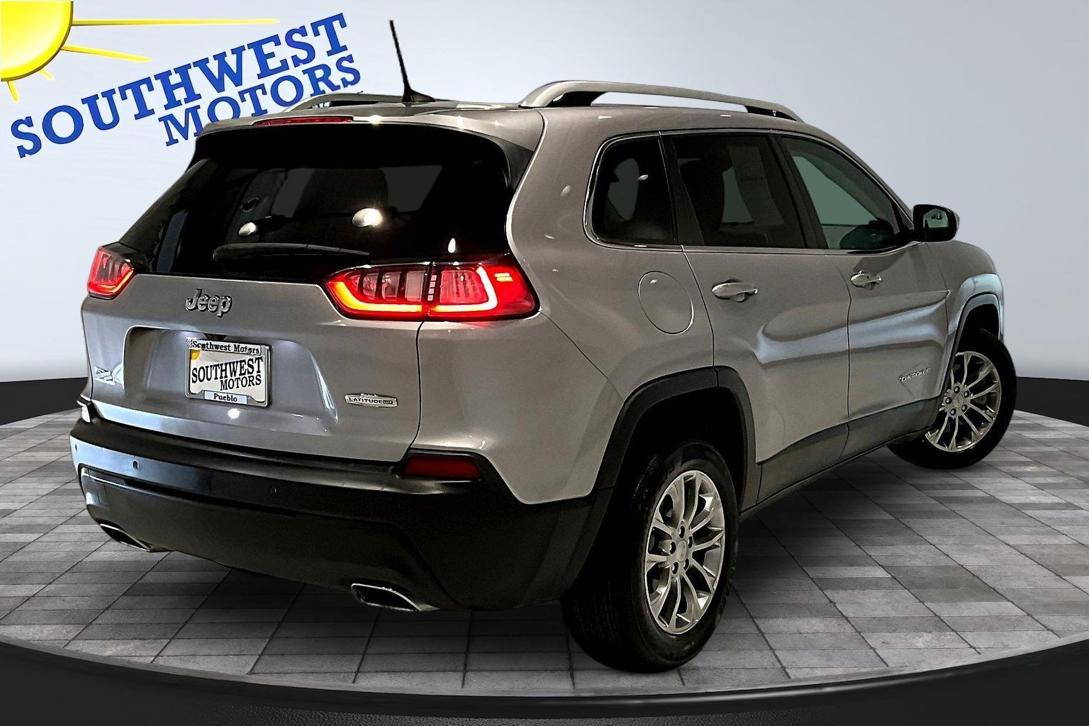 Used 2021 Jeep Cherokee Latitude Lux w/ Sun & Sound Group FWD image 7
