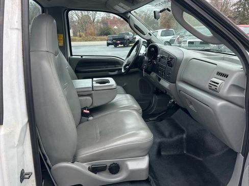 Used 2005 Ford F250 4x4 Regular Cab Super Duty image 11