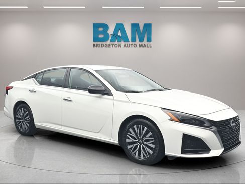 Used 2025 Nissan Altima 2.5 SV FWD image 1