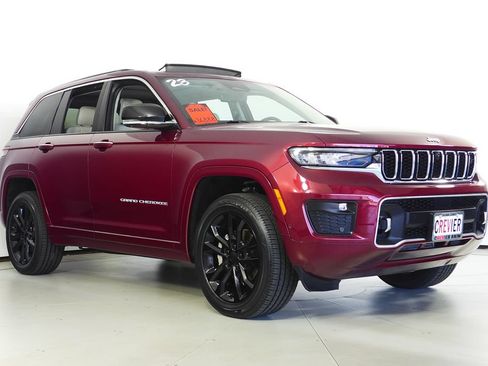 Used 2023 Jeep Grand Cherokee Overland w/ Adv Protech Group III AWD/4WD image 4