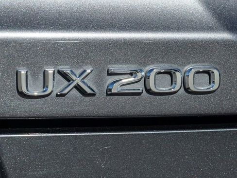 Used 2022 Lexus UX 200 image 5