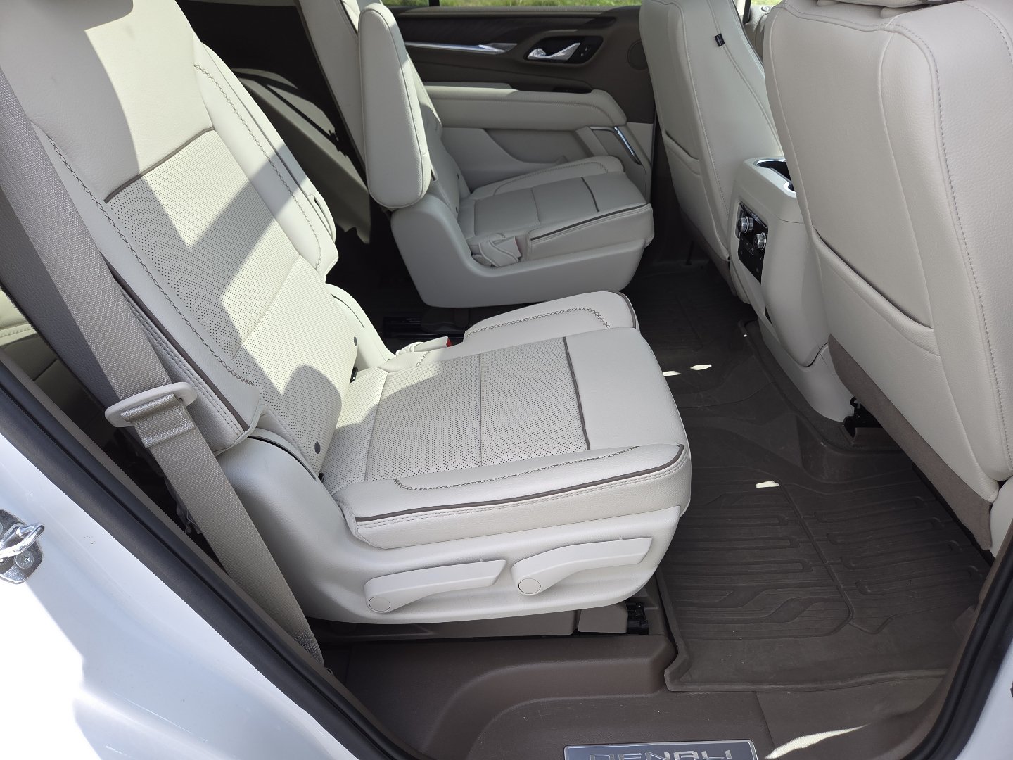 Used 2024 GMC Yukon Denali AWD/4WD image 27