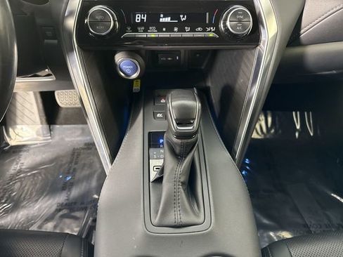 Used 2021 Toyota Venza LE image 17