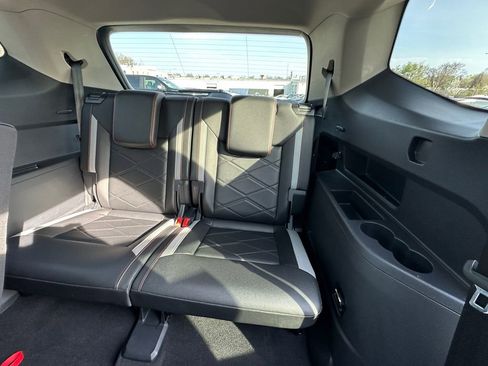 Used 2025 Volkswagen Atlas Peak Edition SE image 24