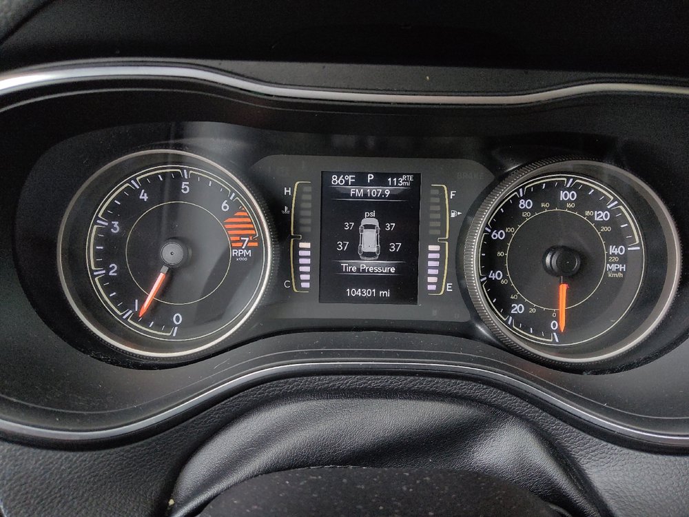 Used 2019 Jeep Cherokee Latitude Plus w/ Cold Weather Group AWD/4WD image 23