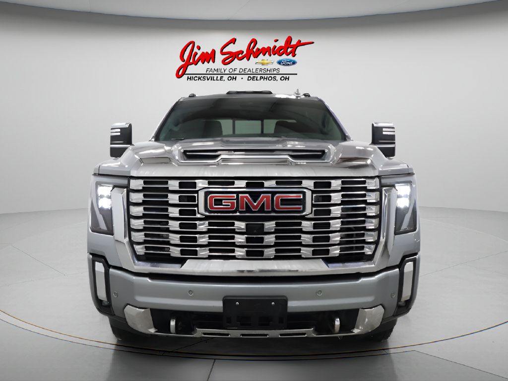 Used 2025 GMC Sierra 3500 Denali w/ Denali Reserve Package AWD/4WD image 3