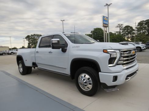 New 2026 Chevrolet Silverado 3500 High Country w/ High Country Premium Package AWD/4WD image 7