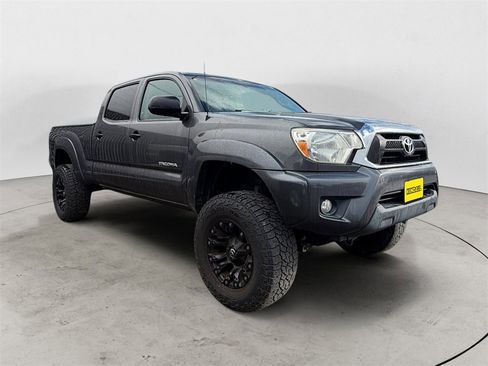 Used 2015 Toyota Tacoma 4x4 Double Cab w/ SR5 Package image 4