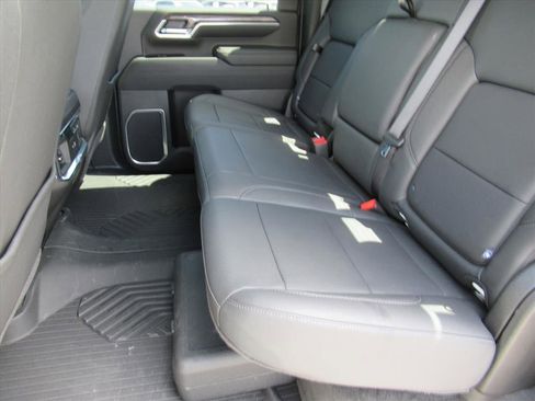 Used 2025 Chevrolet Silverado 2500 LTZ w/ LTZ Convenience Package image 34