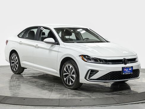 Used 2025 Volkswagen Jetta S image 11